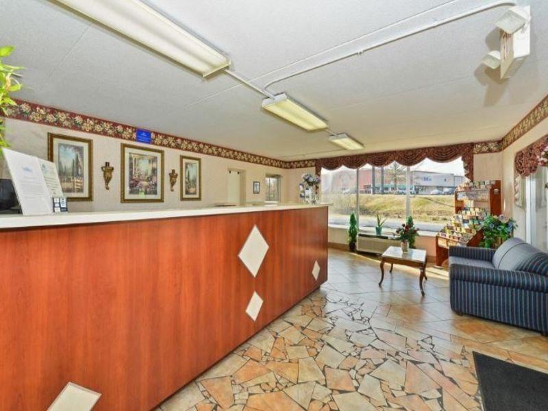 Americas Best Value Inn And Suites Knoxville Bagian luar foto