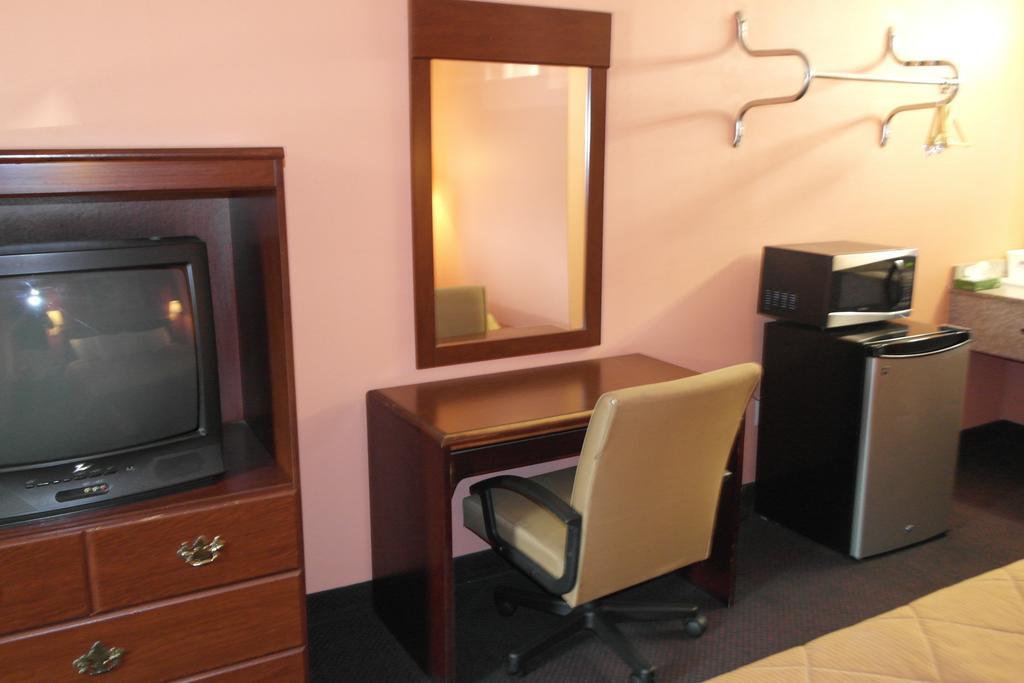 Americas Best Value Inn And Suites Knoxville Bagian luar foto
