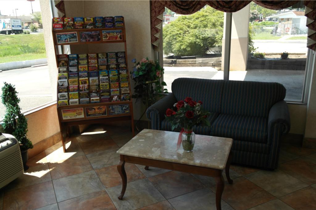 Americas Best Value Inn And Suites Knoxville Bagian luar foto